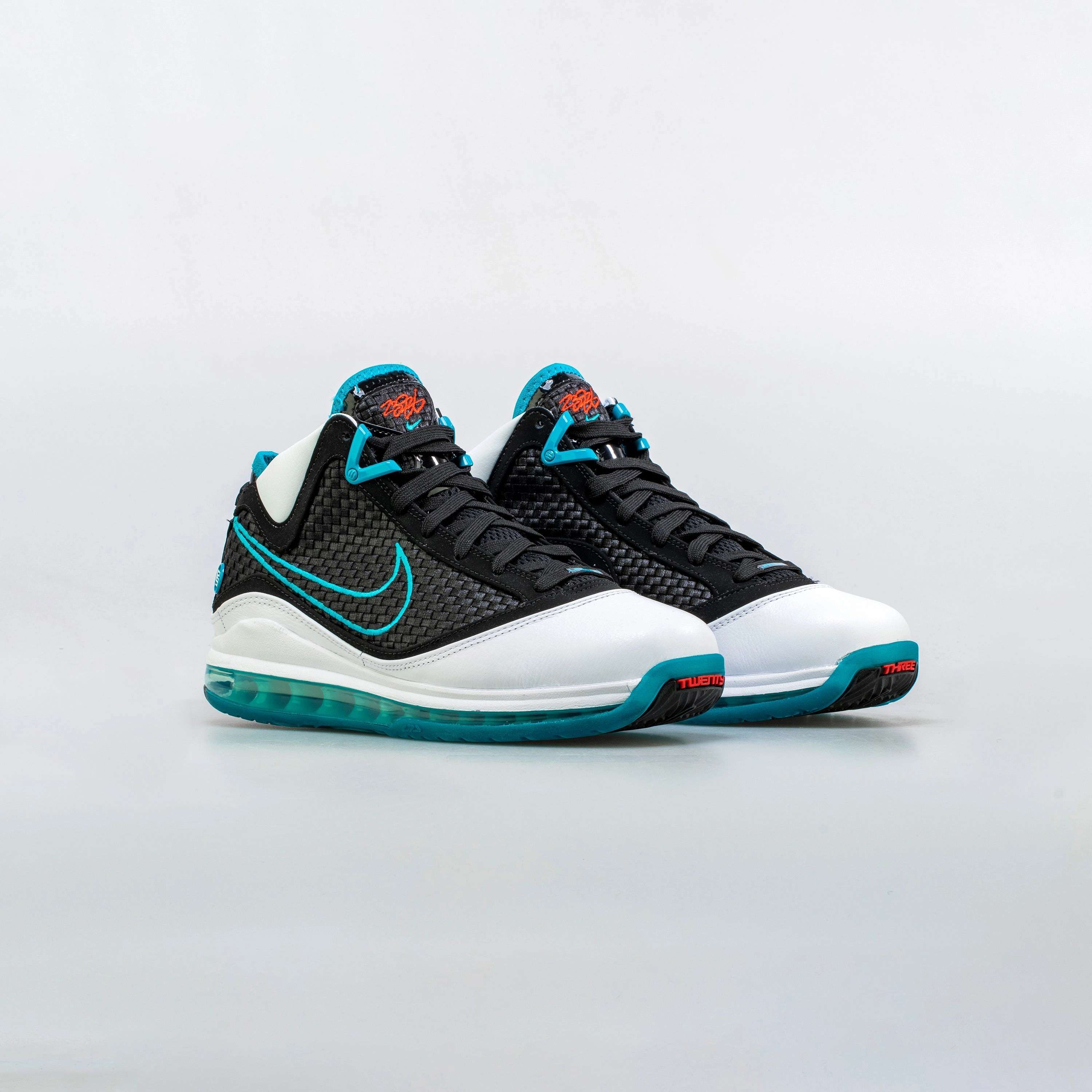 Lebron 7 Red Carpet Mens Basketball Shoe - White/Blue