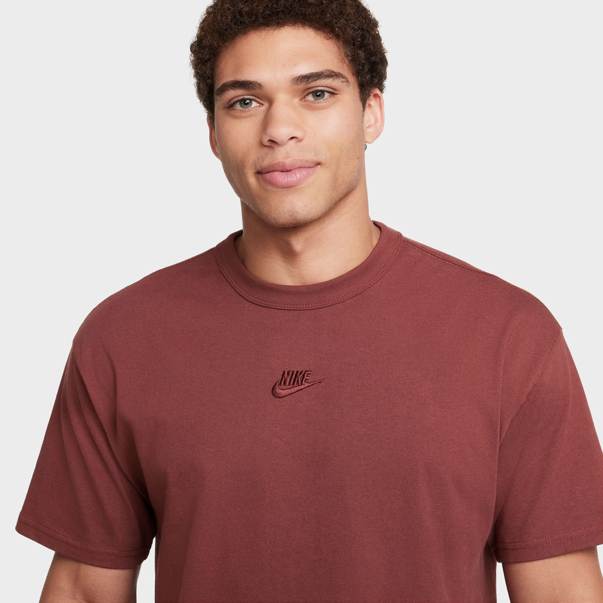 Nike Sportswear Premium Essentials T-Shirt / Dark Pony