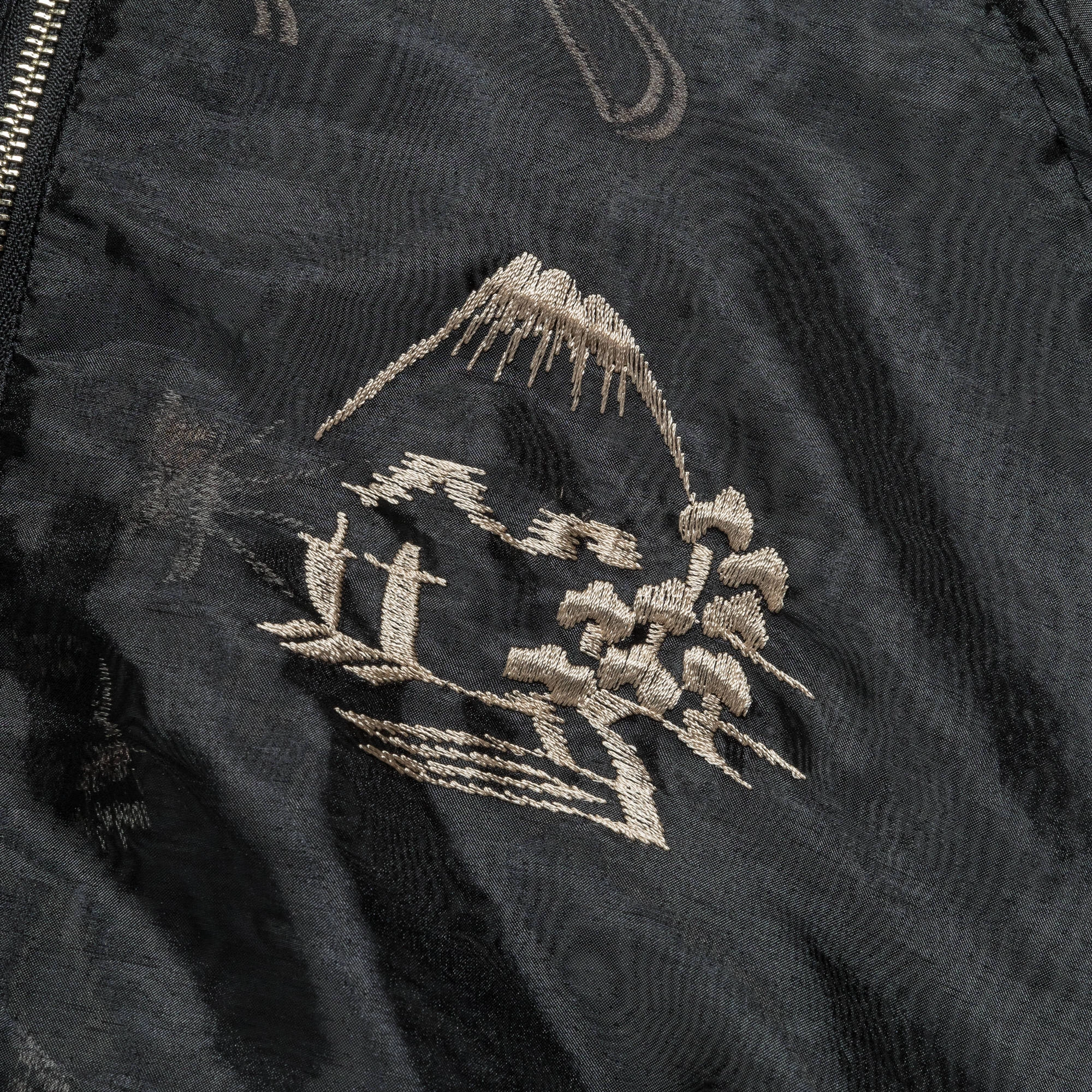 Sheer Pearl Mosquito Guard Souvenir JKT (TIGER) - Black